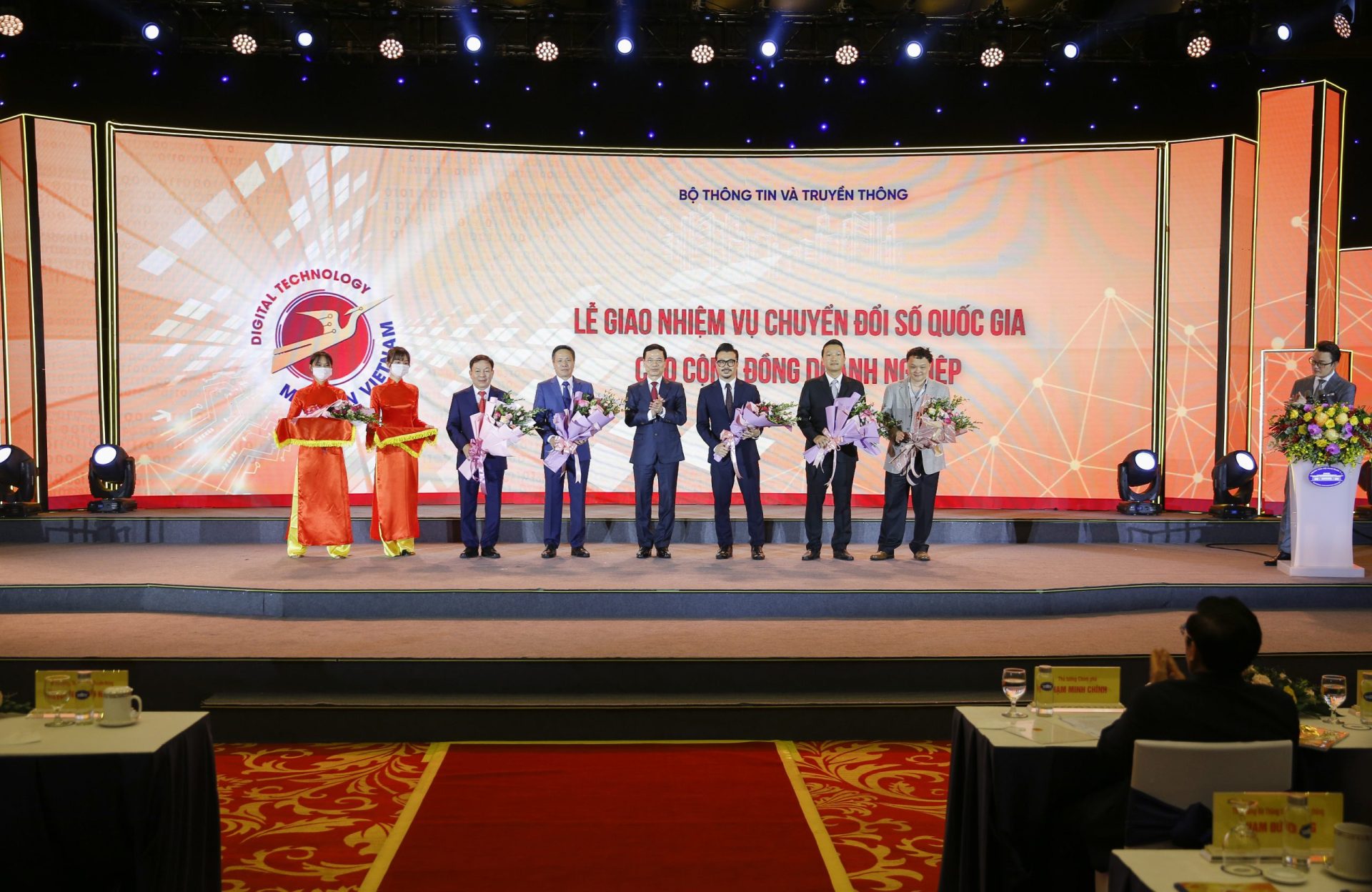 CMC - Vinh danh trong Sự kiện Make in Vietnam 